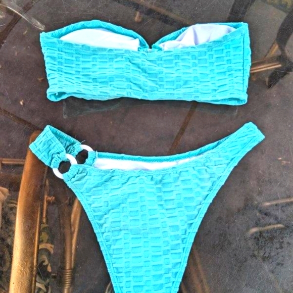 Bikini - Picture 2 of 2